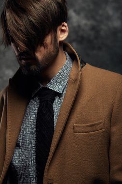 Bir ceket - studio erkek portre yakışıklı delikanlı