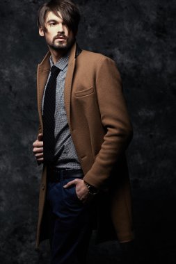 Bir ceket - studio erkek portre yakışıklı delikanlı
