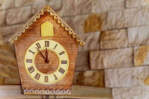 Old clock on a wooden light wall. Vintage clock. Cuckoo clock. Copy-space. — Stock Photo, Image