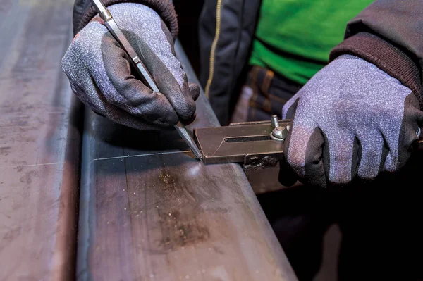 Gereedschap Markeren Markeringen Een Metalen Oppervlak Voor Het Boren Van — Stockfoto