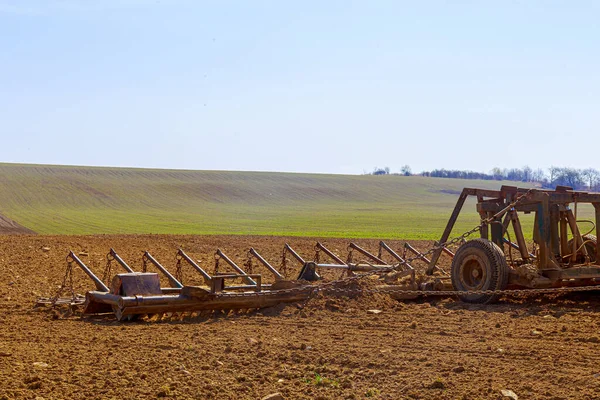 Attachments for an agricultural tractor for ripping the soil. — Stock Photo, Image