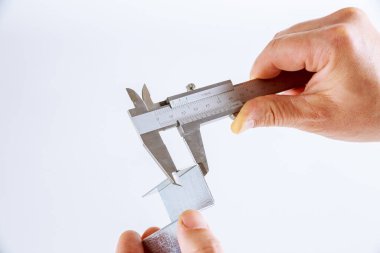 İç çapı, dış çapı, uzunluğu ve beyaz bir arka planı var. Ölçüm doğruluğu.