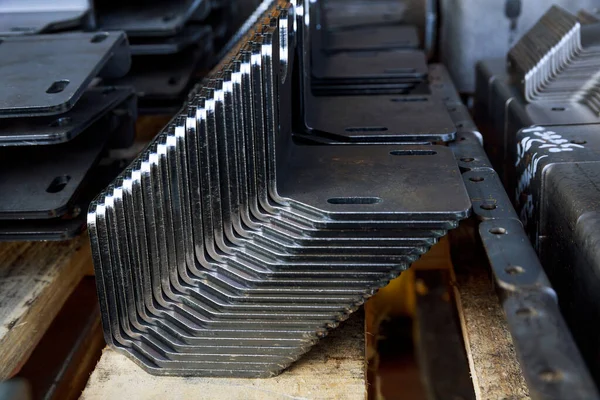 Producten Gebogen Een Buigmachine Close Fabriek Gemaakte Metalen Onderdelen — Stockfoto