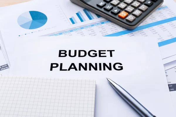 Planeamento orçamental com mapa financeiro — Fotografia de Stock