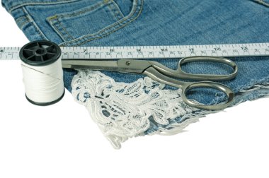 Şort pantolon dantel ile DIY testere ile kesme