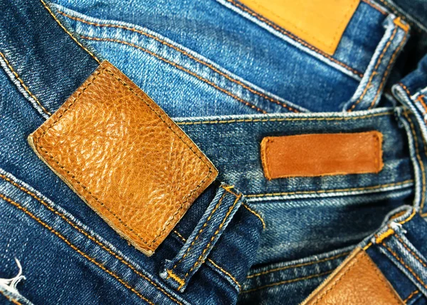Etiqueta de couro grungy em jeans — Fotografia de Stock