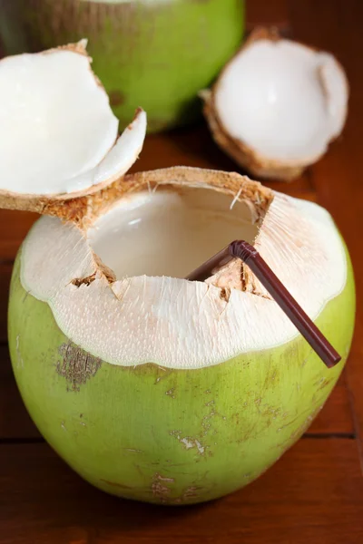 Green coconut water — Stock Photo, Image