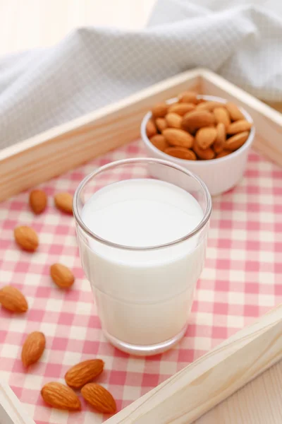 Mandlové mléko s mandlemi — Stock fotografie