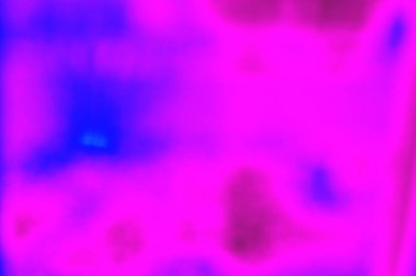 Parlak pembe ve mavi renklerin soyut arkaplanı düzensiz bir şekilde benekler şeklinde düzenlenmiştir.