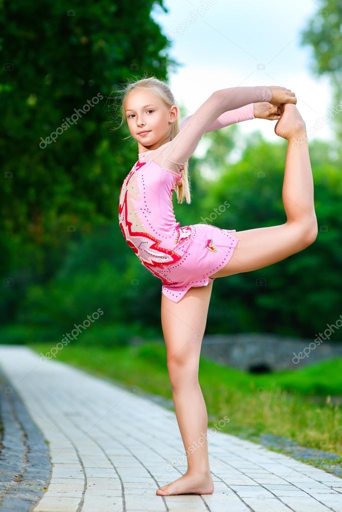 flexible asian gymnast Brunette gives handjob