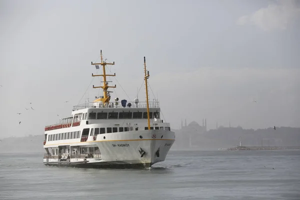 Ferry Passagers Vue Face Par Temps Nuageux — Photo