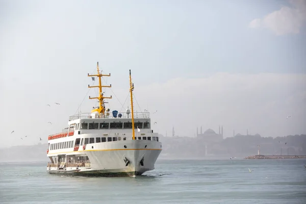 Ferry Passagers Vue Face Par Temps Nuageux — Photo