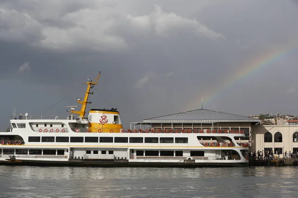 Regenboog Achtergrond Een Regenachtige Dag — Stockfoto