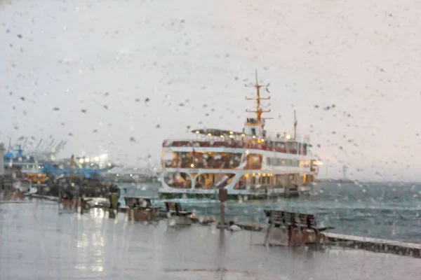 Regendruppels Passagiersveerboot Een Bewolkte Dag — Stockfoto