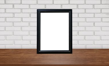 Tahta masadaki ön manzara çerçevesi