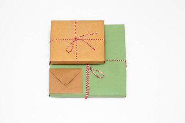 Üst görünümde hediye kutusu, izole edilmiş beyaz arkaplan