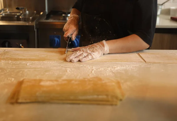 Processo Fabricação Massas Frescas Artesanais Perto — Fotografia de Stock