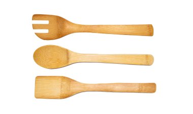 İzole edilmiş beyaz arkaplanda tahta kaşık