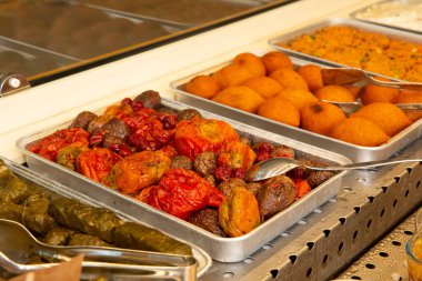 Aperatif çeşitleri. Tabakta atıştırmalıklar