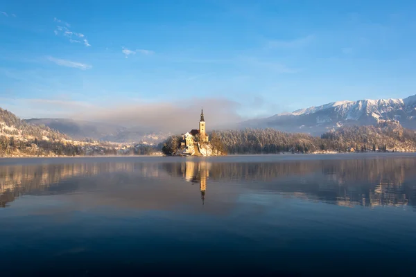 Idílio da manhã no lago Bled — Fotografia de Stock