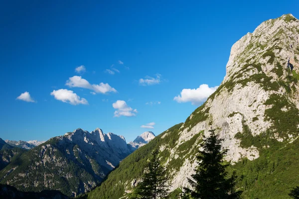 View of the mountains and valley — Stock Photo, Image