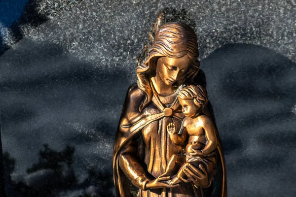 Standbeeld Van Maagd Maria Baby Jezus — Stockfoto