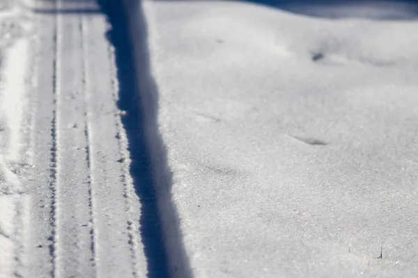Сніг Крита Дорога Великою Кількістю Тіней — стокове фото