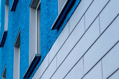 Canlı ve doyurucu renklerle soyut kentsel cephe modern şehirlerde çağdaş dış görünüşlü hippi şehir manzarası ve modern sokak tasarımı mimarisini gösteriyor.