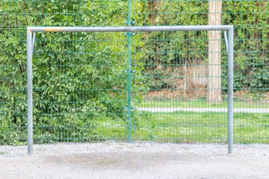 Yeşil parktaki futbol stadyumu