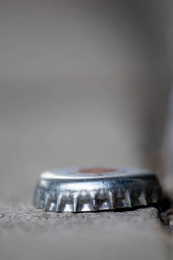 Bulanık arka planda şişe kapağını kapat