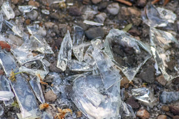 Scherpe Scherven Van Een Gebroken Glazen Fles Grond Met Scherpe — Stockfoto