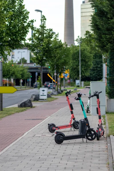 Scooters Eléctricos Aparcados Ciudad — Foto de Stock
