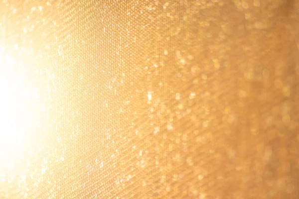 朝焼けのバックライトとの密接な黄色のメッシュ構造は 背景壁紙やファブリックマクロのグラフィック要素として黄金の光の中でシームレスな素材質感の抽象的なパターンを示しています — ストック写真