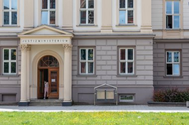 Düsseldorf, Kuzey Ren-Vestfalya, Almanya, 7 Temmuz 2021: Sivil suçlar ve yargı hukuku davaları ve işlemleri için hükümet hukuk mahkemesi olarak adalet bakanlığı hapis cezalarını kaydetti