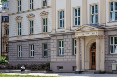 Düsseldorf, Kuzey Ren-Vestfalya, Almanya, 7 Temmuz 2021: Sivil suçlar ve yargı hukuku davaları ve işlemleri için hükümet hukuk mahkemesi olarak adalet bakanlığı hapis cezalarını kaydetti