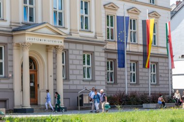 Düsseldorf, Kuzey Ren-Vestfalya, Almanya, 7 Temmuz 2021: Sivil suçlar ve yargı hukuku davaları ve işlemleri için hükümet hukuk mahkemesi olarak adalet bakanlığı hapis cezalarını kaydetti