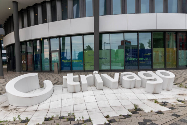 Дюссельдорф, Северный Рейн-Вестфалия, Германия, 8 июля 2021 года: Штаб-квартира trivago в Дюссельдорфе показывает компанию по управлению путешествиями для международных путешествий и отпускных приключений