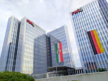 Düsseldorf, Kuzey Ren-Vestfalya, Almanya, 10 Temmuz 2021: Dsseldorf 'ta Landtag Dsseldorf yakınlarındaki siyasi merkez olarak çocuk, aile, mülteci ve entegrasyon (MKFFI) devlet dairesi