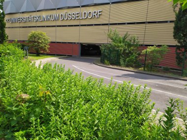 Düsseldorf, Kuzey Ren-Vestfalya, Almanya, 22 Temmuz 2021: Corona 'daki Dsseldorf veya Uniklinik Dsseldorf hastanelerine tıbbi hastalık ve sağlık merkezi olarak öğretim