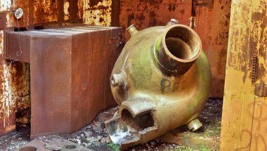 Shelkino, Kırım bölgesi. Terk edilmiş nükleer santral. Nükleer santral, Guinness Rekorlar Kitabı 'na gezegendeki en pahalı nükleer reaktör olarak girdi. Kırım nükleer santralinin inşaatı 1975 yılında başladı..