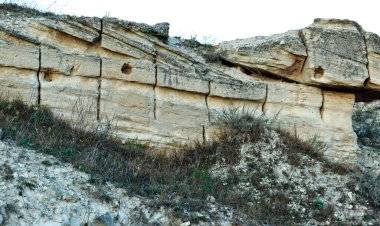 Kırım Cumhuriyeti 'nin konumu. Eski terk edilmiş taş ocakları.