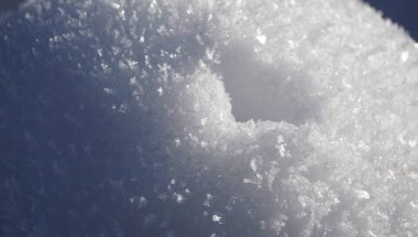 Kuzey Kafkasya 'daki inanılmaz doğal dünya. Adygea Cumhuriyeti, Khamyshki köyünün bir bölgesi. Kış. Kutanka Nehri Bölgesi.