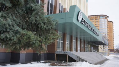 Konum Kuzey Kafkasya. Aygea Cumhuriyeti 'nin başkenti Maykop şehridir. Kış. 