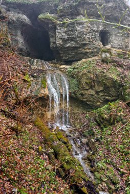 Konum Kuzey Kafkasya, Rusya. Adygea Cumhuriyeti 'nin ulaşılması zor spor mağaraları. İçeride.. 