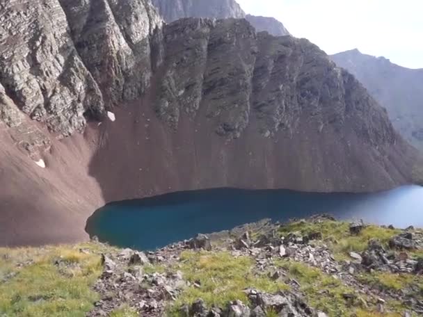 Una Las Perlas Del Kchr Lago Montaña Kyngyrchat Subiremos Lago — Vídeo de stock
