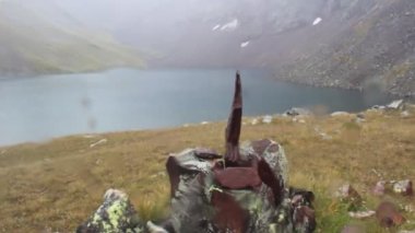 Rusya, Karachay 'sız Cumhuriyet. Krasny Karachay köyünün yakınındaki Aksaut nehir vadisinden yükseldi. Kyngyrchat Gölü 'ne giderken