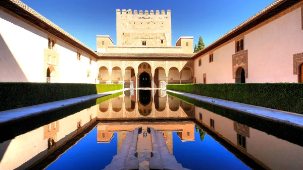 İspanya 'nın Endülüs' ündeki Alhambra 'nın güzel manzarası