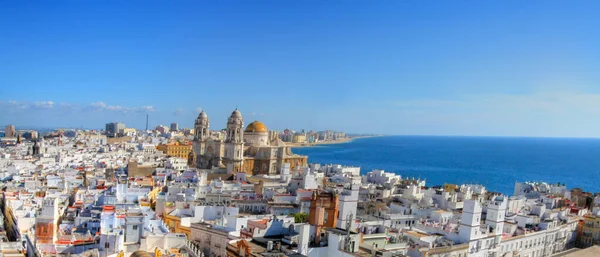 Endülüs, İspanya 'nın güneyi. Cadiz şehrinin manzarası güzelmiş.