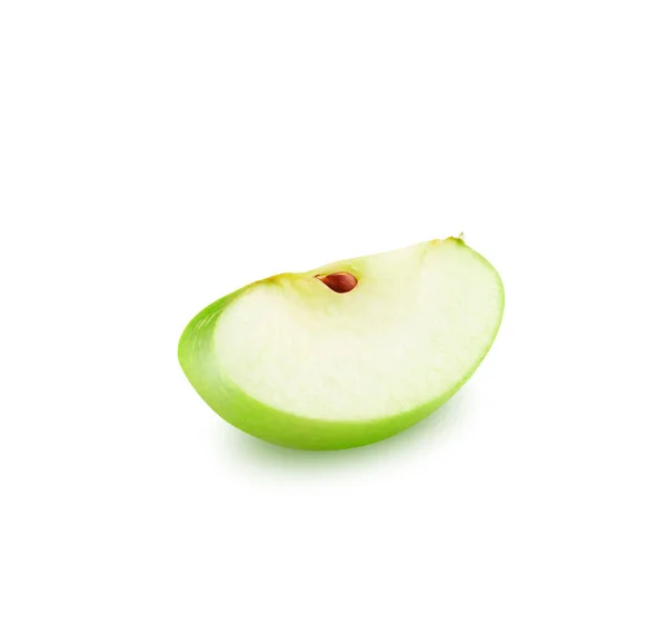 Izolovaný jablečný klín. Obrázky zelené jablko plátek s kostí izolované na bílém pozadí s výstřižkem cesta. — Stock fotografie