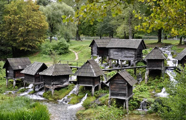 Velhos moinhos de água de madeira, Jajce na Bósnia e Herzegovina — Fotografia de Stock